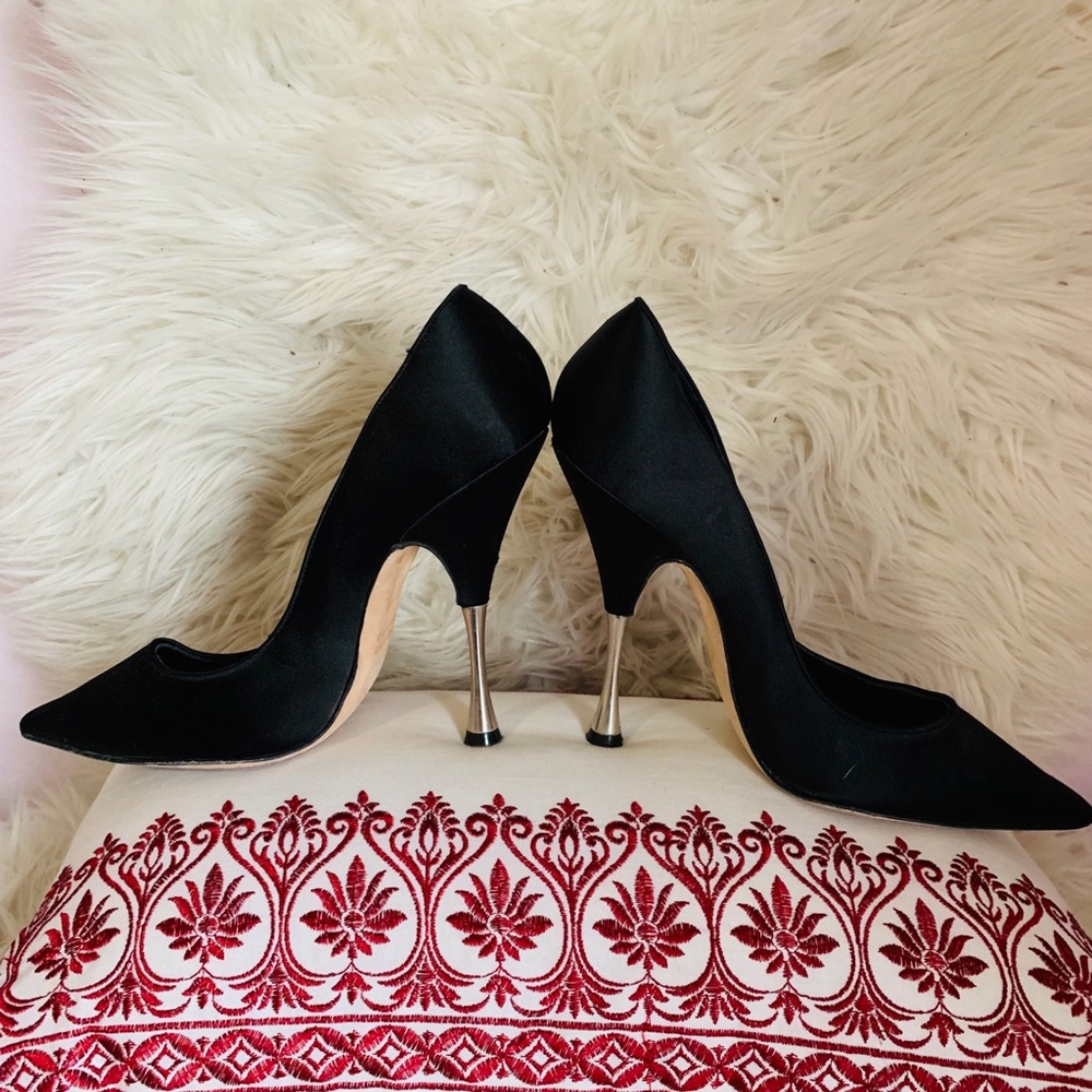 Black Satin Oscar the la Renta stilettos size10.